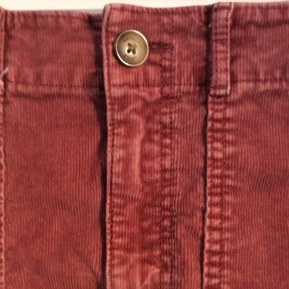American Eagle Super stretch size 6 mini skirt corduroy look dark pink pockets